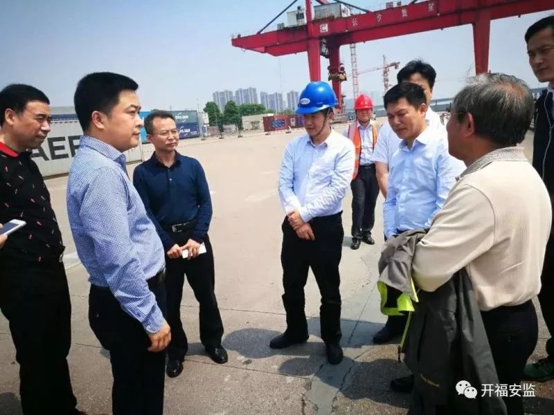 近日,长沙市开福区委常委,纪委书记欧干军率区监察局,区安监局对青竹